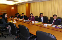 代表團與傳訊及公共關係處長徐綺薇女士（左一）會晤